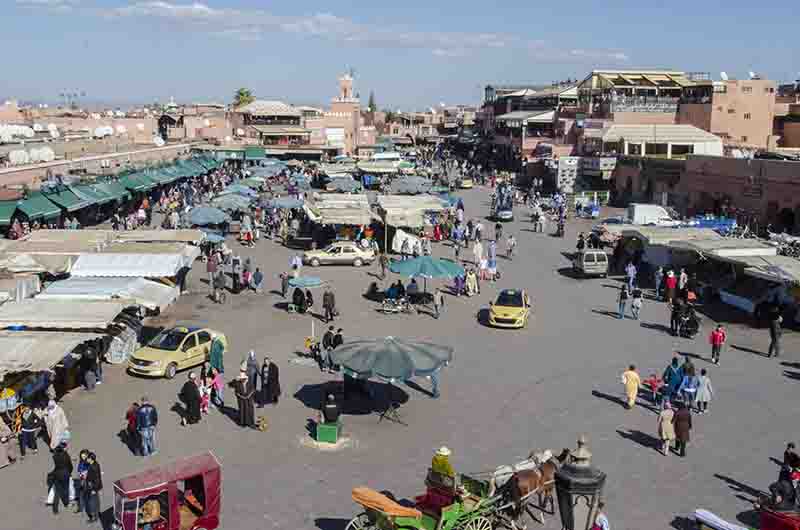 01 - Marruecos - Marrakech - plaza Jamaa el Fna - imagen diurna